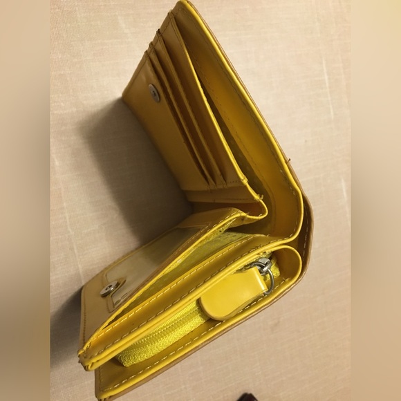 Rilakkuma Artificial Leather Yellow Wallet - Picture 6 of 8